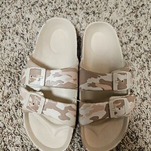 Buckle Tan Camouflage Sandals